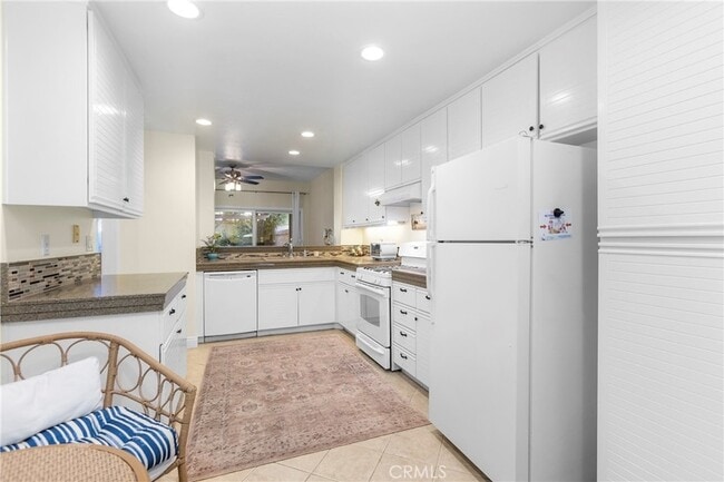 Building Photo - 134 Encantado Canyon