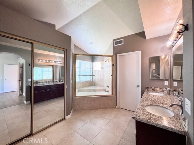 Building Photo - 13764 Bay