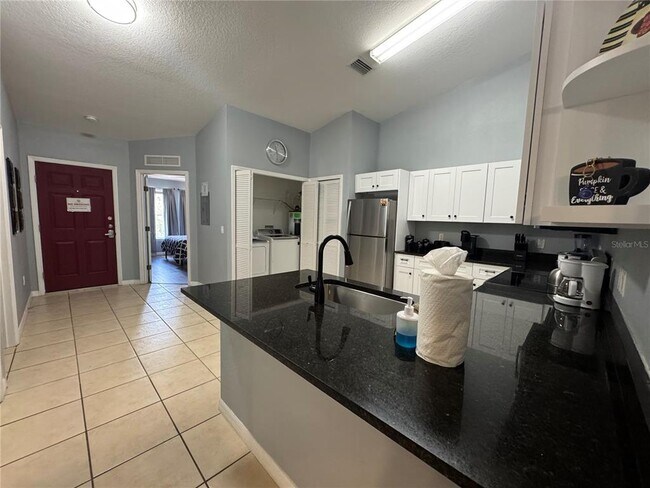 Building Photo - 2802 Club Cortile Cir