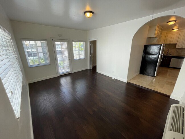Building Photo - Charming North Park Cottage