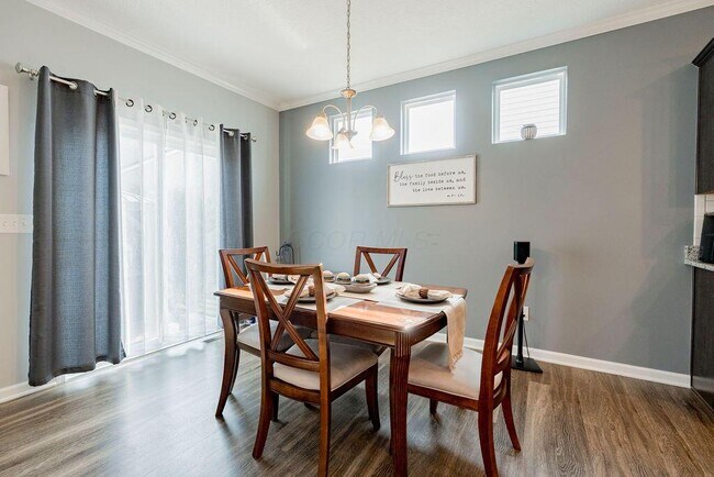 Building Photo - 123 Schellinger St