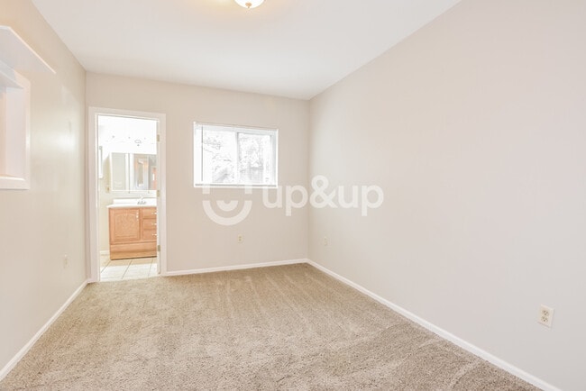 Building Photo - Fantastic 2bd/2.5ba home! Let yourself in!