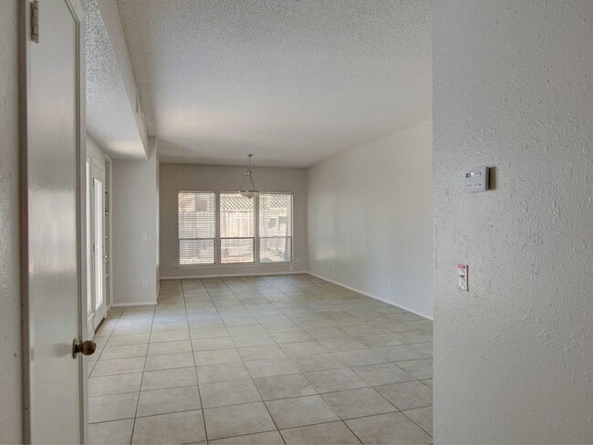 Building Photo - 8402 Tallwood Dr