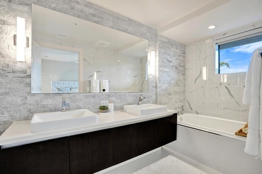 Building Photo - 3030 N Ocean Blvd