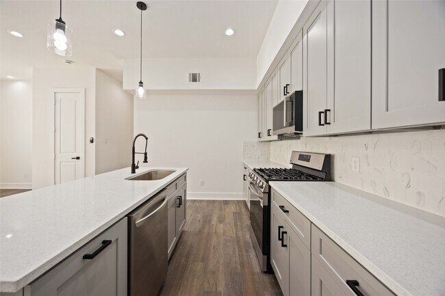 Building Photo - 6528 Tuskegee St