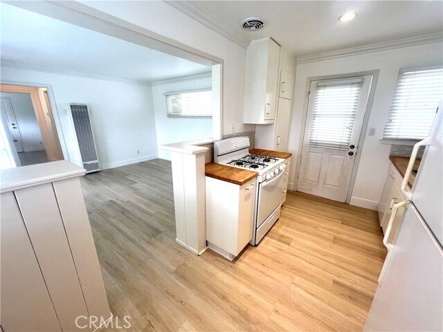 Building Photo - 406 Fernleaf Ave