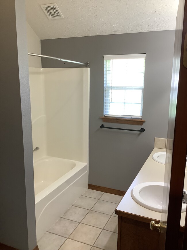 #1 Bathroom - 3623 W Oak Run St