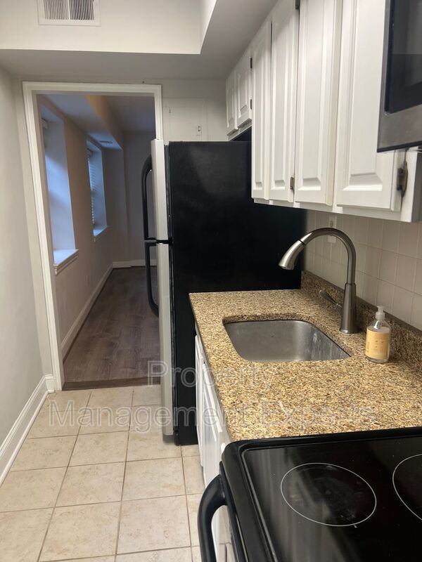 Building Photo - 1322 Fort Myer Dr