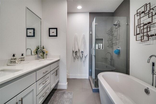 Building Photo - Prime Lower Greenville location with an open floorplan!