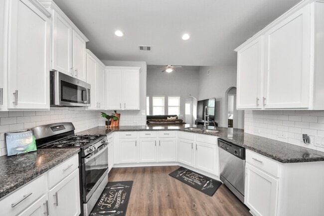 Building Photo - 6007 Prince Pl Dr