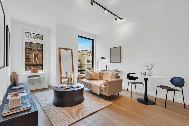 Building Photo - 328 Pacific Ave