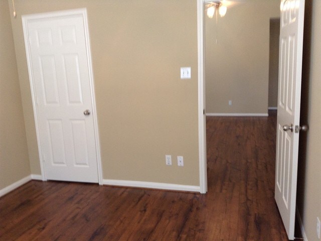 Building Photo - 1052 Shadow Glenn Dr