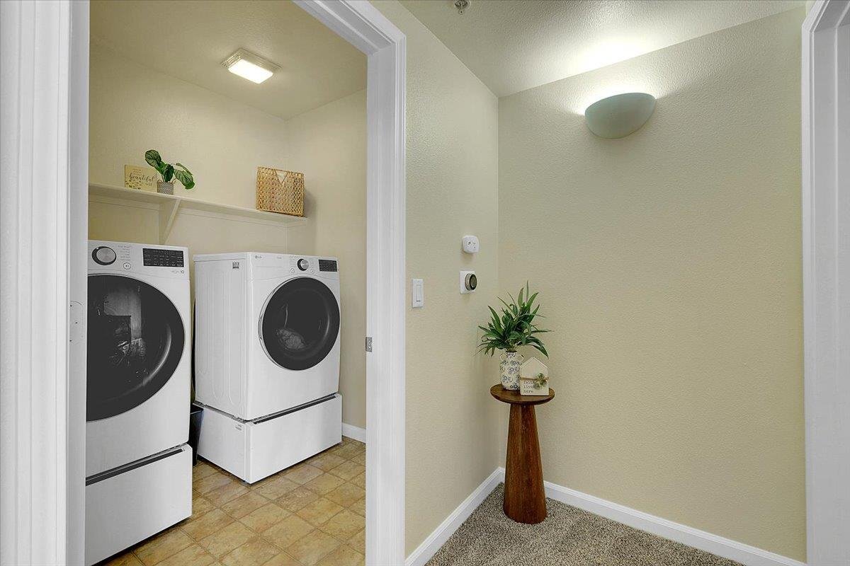 Building Photo - 5350 Dunlay Dr