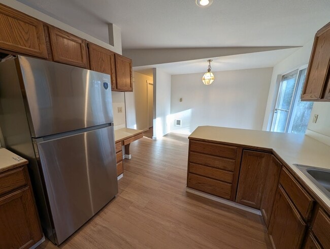 Building Photo - Manchester 3 Bedroom. Available NOW!!