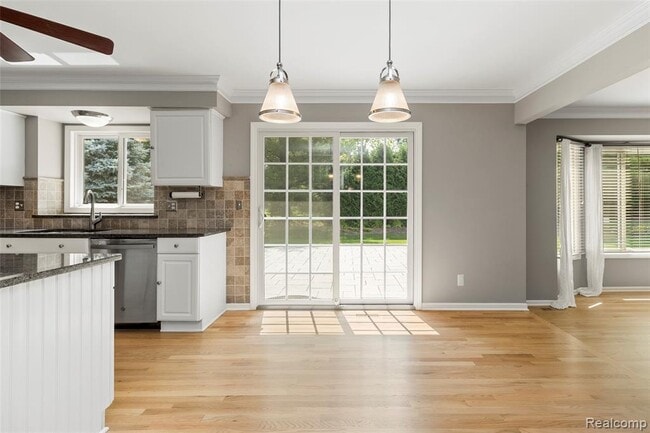 Building Photo - 5648 Whitfield Dr