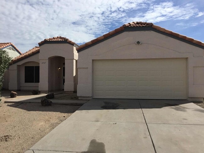 Building Photo - 2727 N 87th Ave