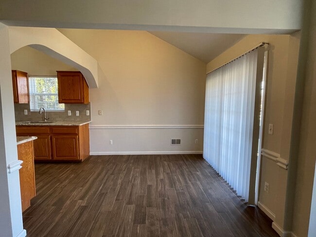 Building Photo - Shelby Township 2 Bedroom, 2 Bath Condo-Style Apartment, ATT. Garage & Pool