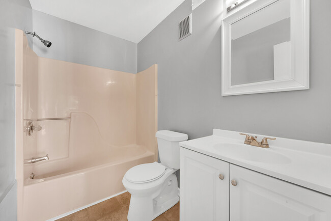 Building Photo - 102 Lantana Ln