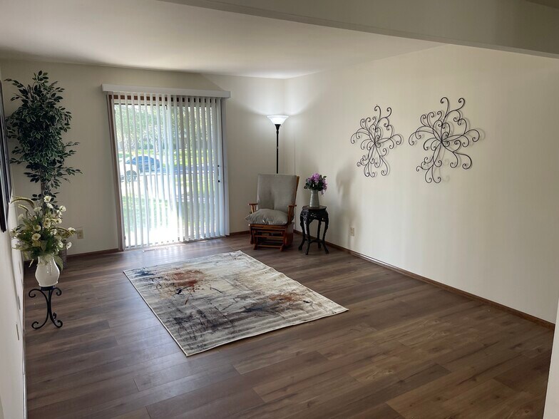 Living Room - 6850 W Kathleen Ct