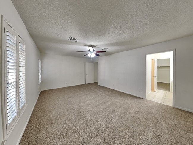 Building Photo - 3822 Stillview Dr