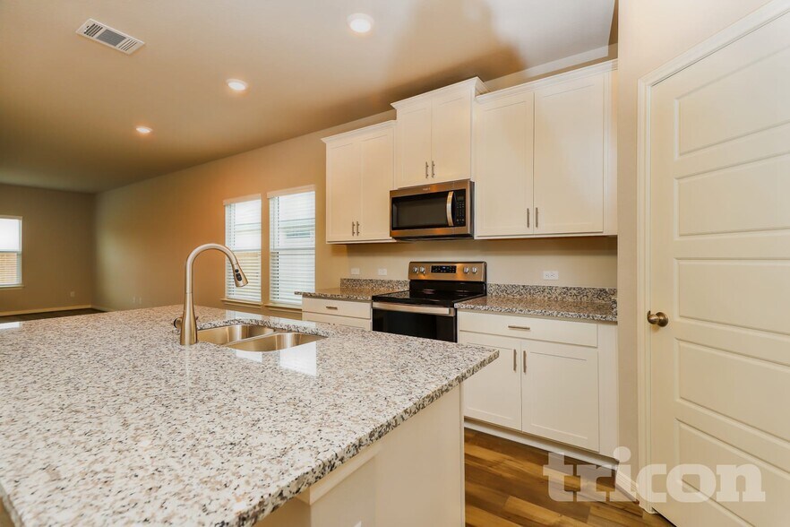 Building Photo - 13520 Paxton Blvd