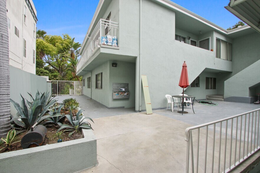 Building Photo - 744 S Windsor Blvd