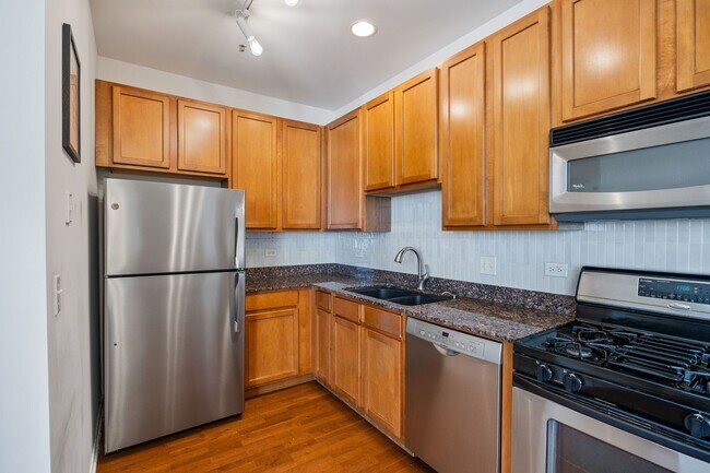 Building Photo - 2951 N Clybourn Ave