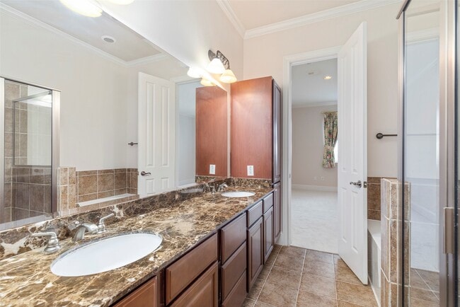 Building Photo - 7134 Mapleridge St