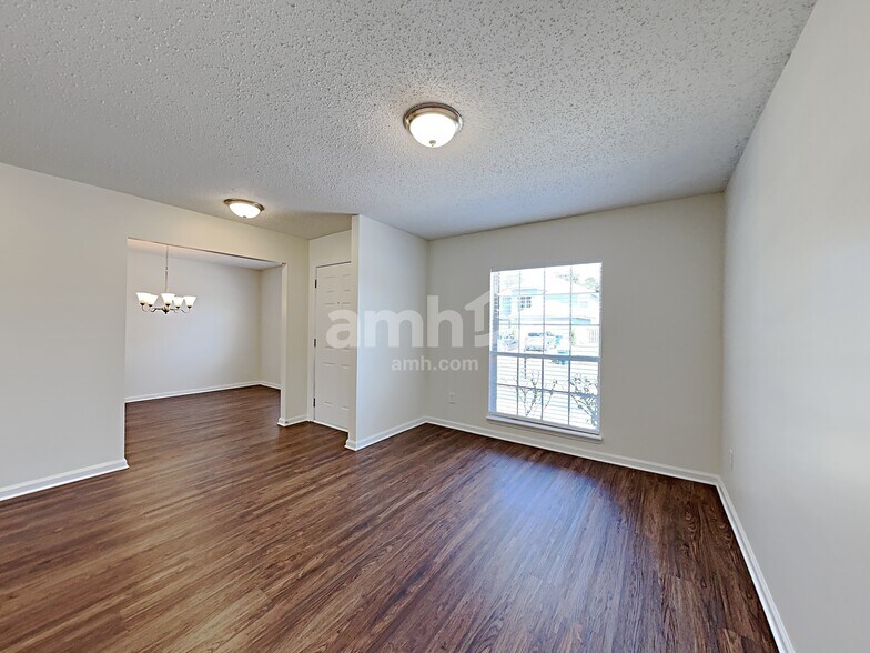 Building Photo - 14024 Fish Eagle Dr E