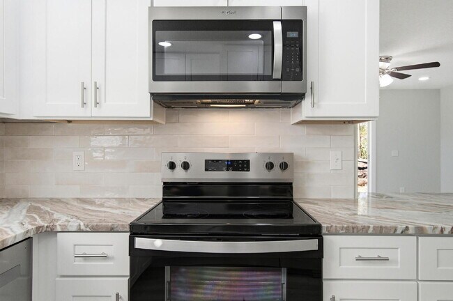 Building Photo - "Chic & Cozy 2-Bed Retreat with Granite Touches in Palm Coast!"