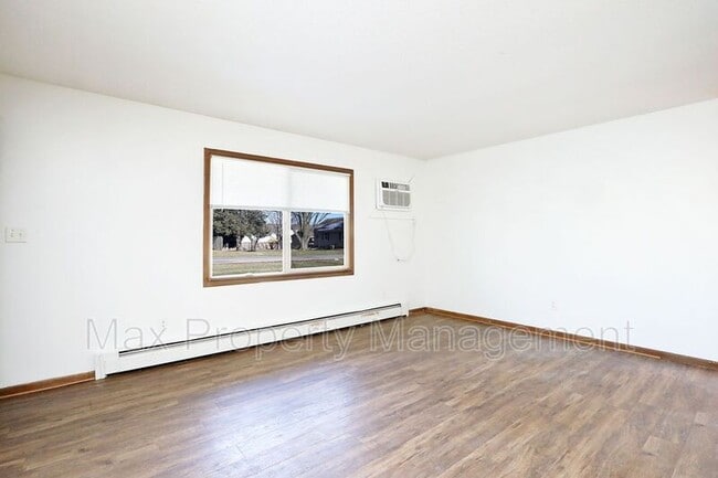 Building Photo - 530 Laurel St