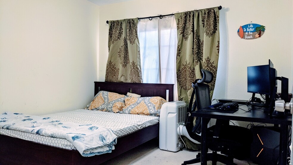 Building Photo - 9580 Hiker Hill Rd