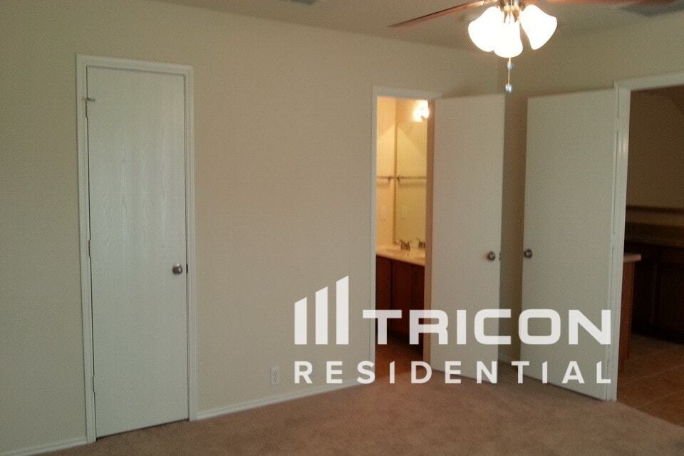 Building Photo - 704 River Run Dr