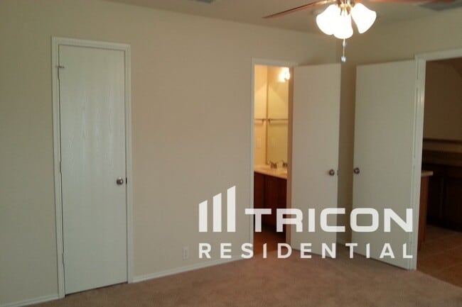 Building Photo - 704 River Run Dr