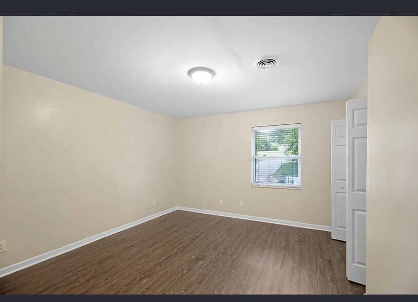Building Photo - 1405 Forest Ave