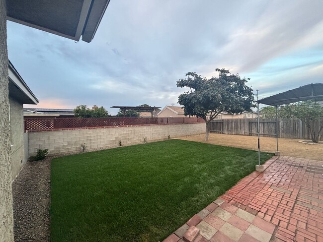 Building Photo - SPACIOUS & CLEAN HOUSE! OFF 5th & K St: Upgraded 3BR 1BA w/Large yard & 2 car garage!