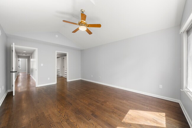 Building Photo - 81 Lakeview Dr