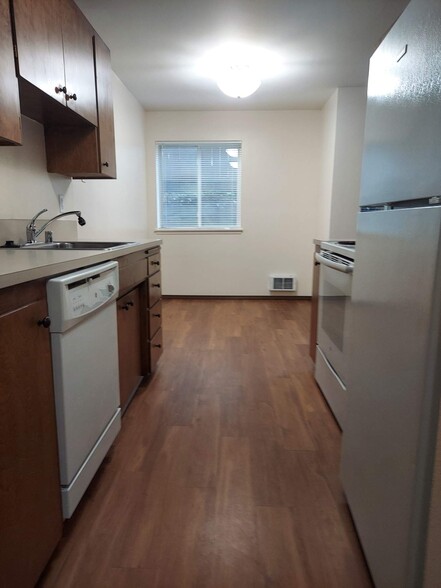 Kitchen - Legend House