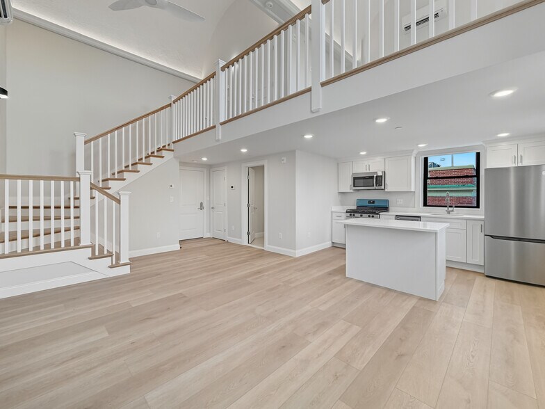 Building Photo - 220 Winthrop St