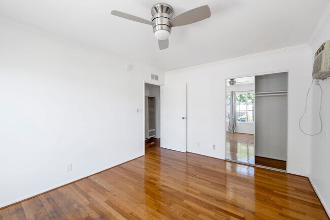 Building Photo - 1008 N Stanley Ave