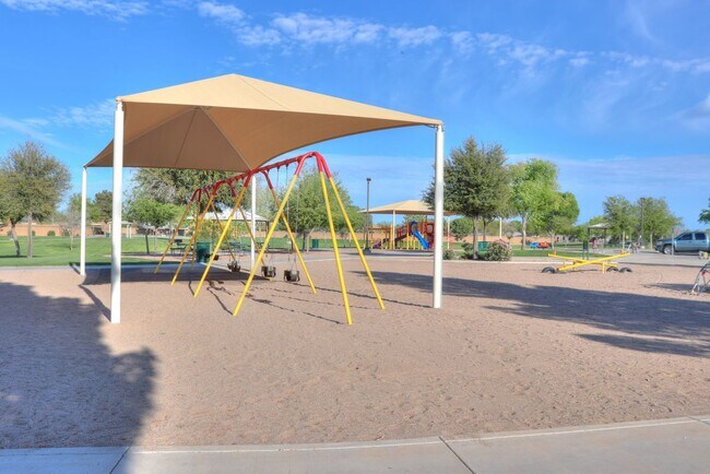 Building Photo - 45542 W Guilder Ave