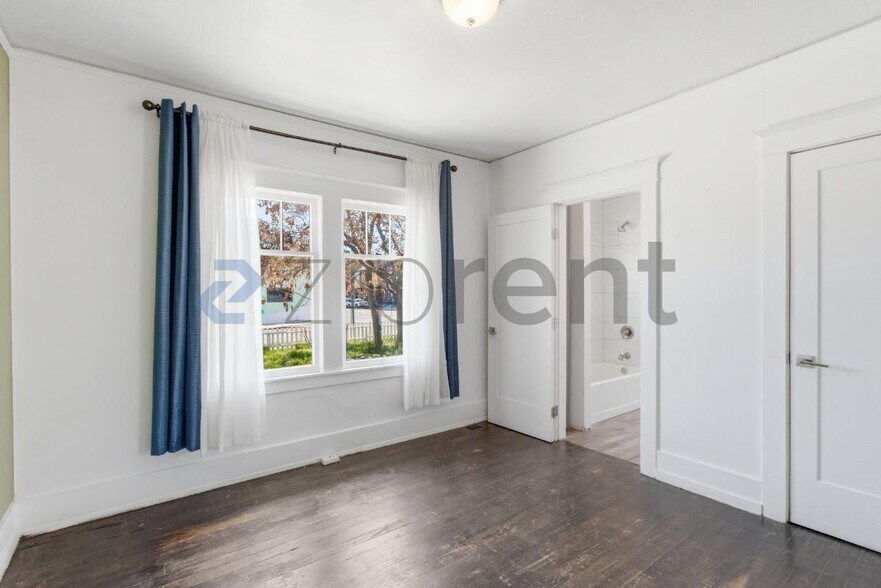 Building Photo - 423 Mill St