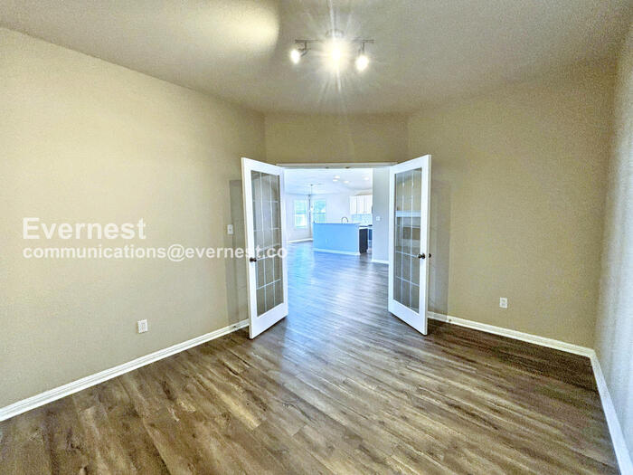 Building Photo - 1208 Willowbrook Dr