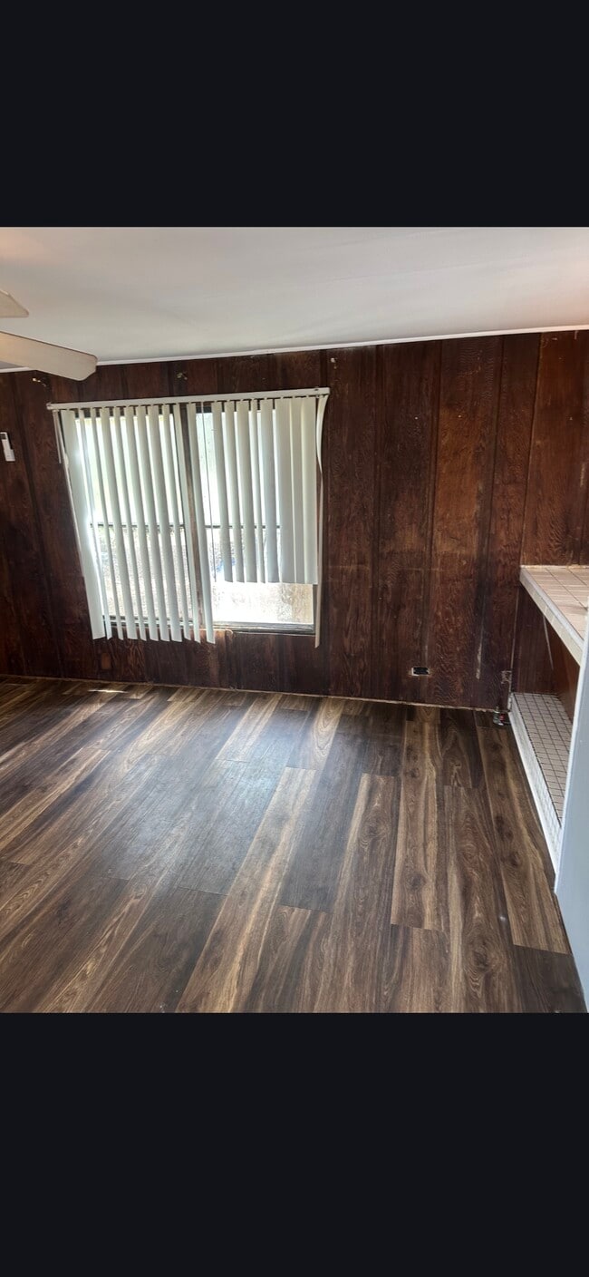 Building Photo - 8910 Via Ln