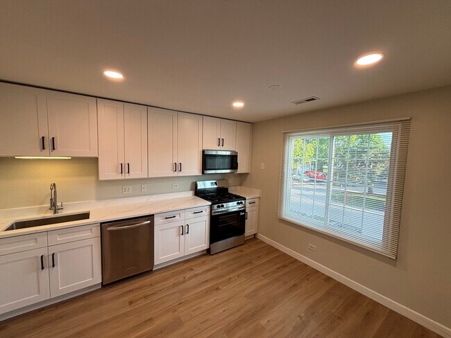 Building Photo - 2114 Southwind Cir