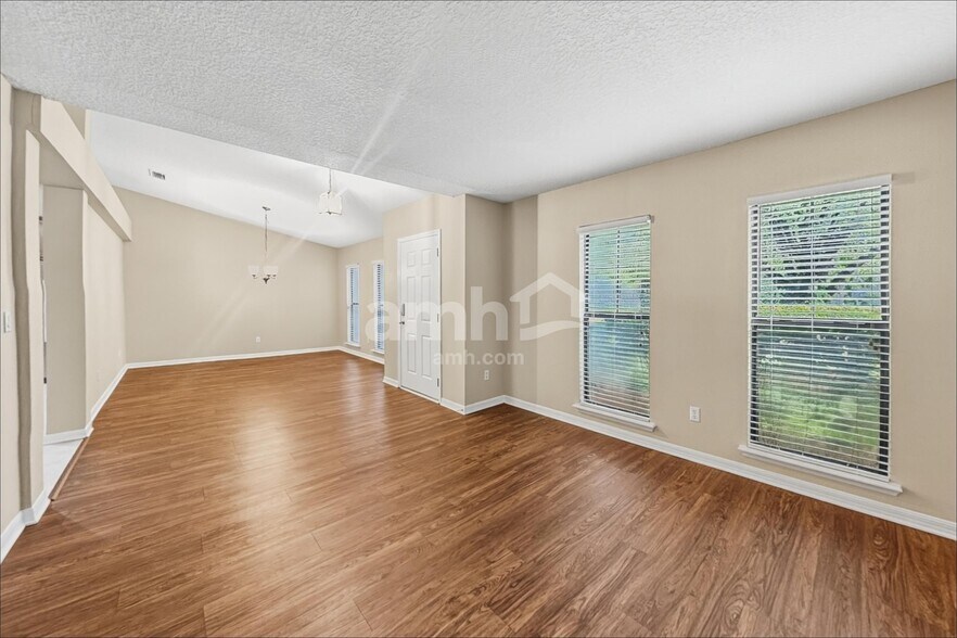 Building Photo - 376 John's Creek Pkwy