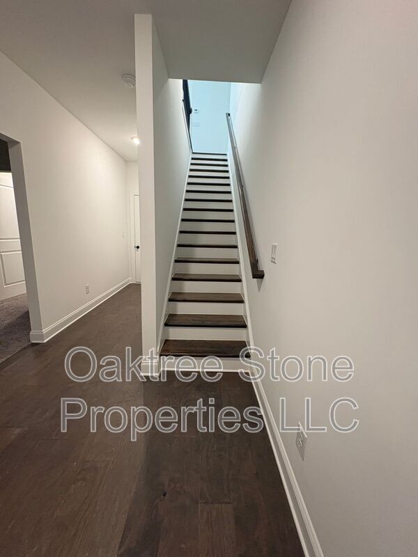 Building Photo - 634 Grove Glen Ct