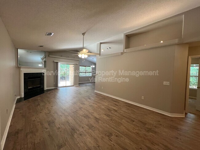 Building Photo - 5959 Sleepy Hollow Ct