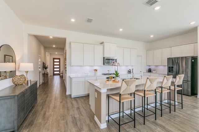 Building Photo - 2549 Birchcrest Dr