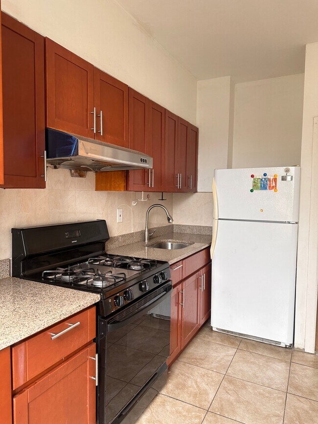 Building Photo - 854-855 55th St